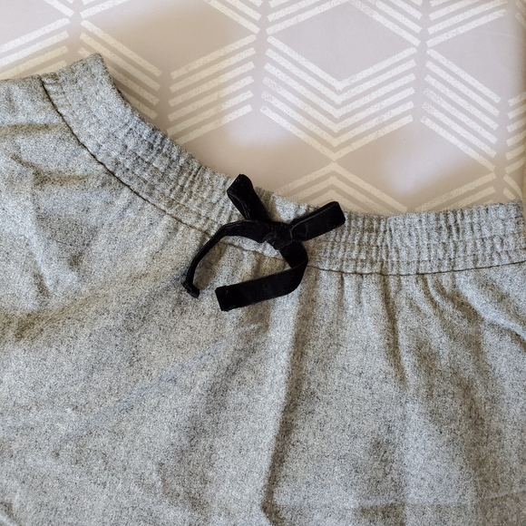 F21 Girls Gray Textured Skirt with Velvet Bow - Picture 3 of 6